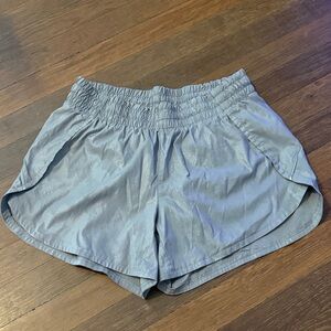 Athleta Racer Run 4.5 Silver Gray